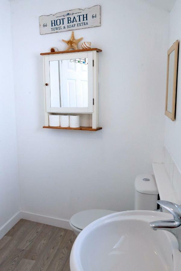 The Crows Nest Holiday Home Burry Port Bagian luar foto